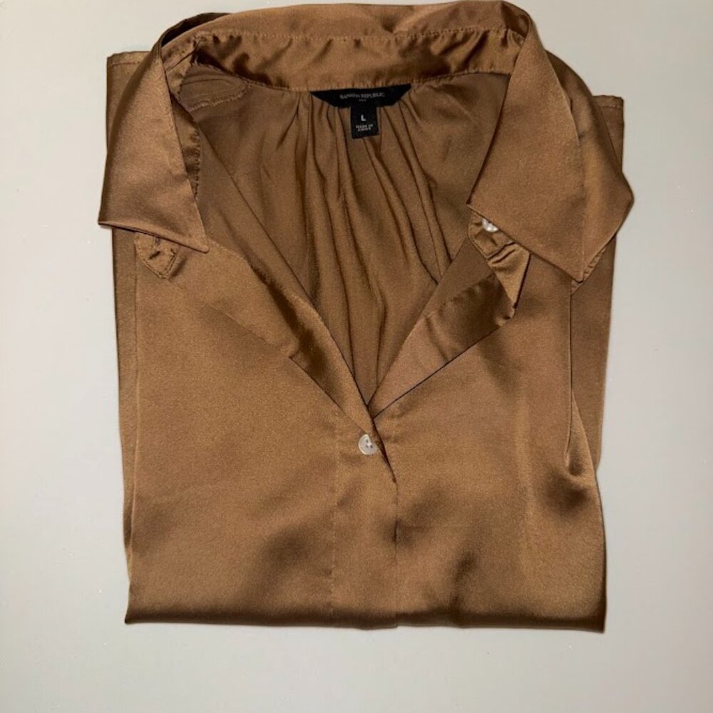 Banana Republic Factory Silky Classic Short Sleeve Shirt